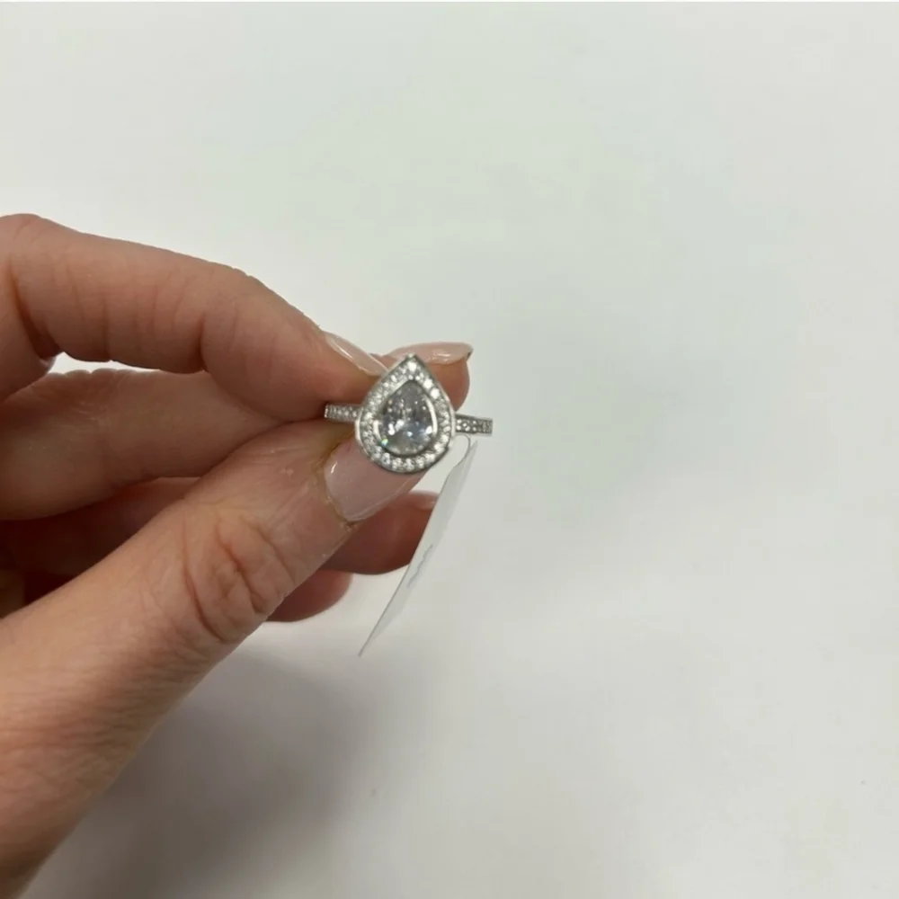🤍▪️Suzy Levian▪️ White Cubic Zirconia Sterling Silver Engagement Ring  Size 7